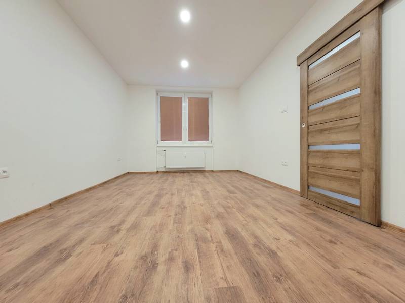 Prenájom 2 izbový byt v centre Banskej Bystrice 