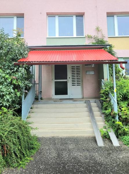 Predáme 2 izbový byt Radvaň Banská Bystrica